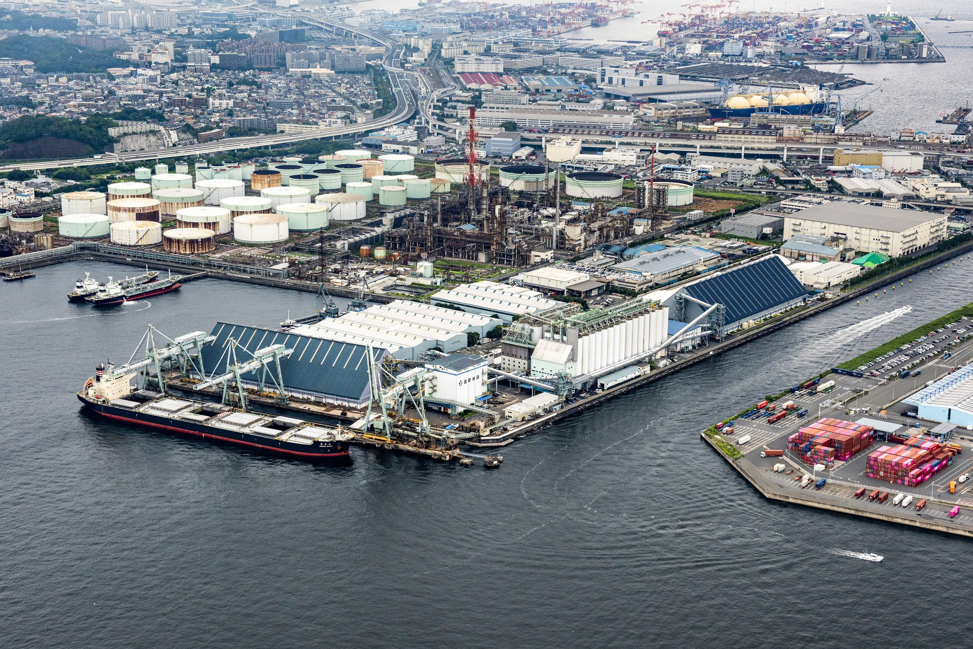 国際埠頭株式会社